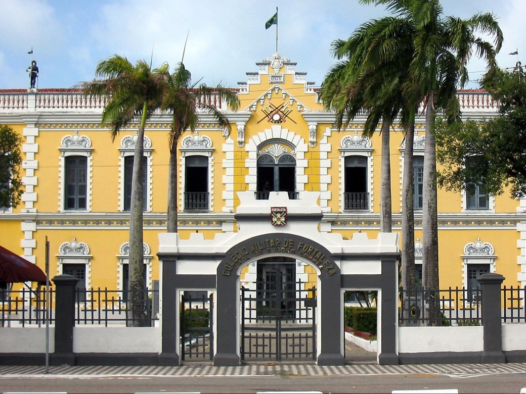 Fachada_principal_do_Colégio_Militar_de_Fortaleza