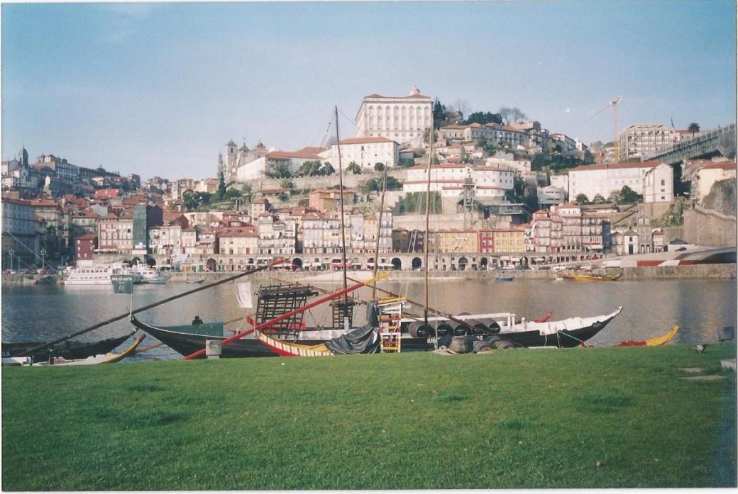 Rio Douro com barcos típicos