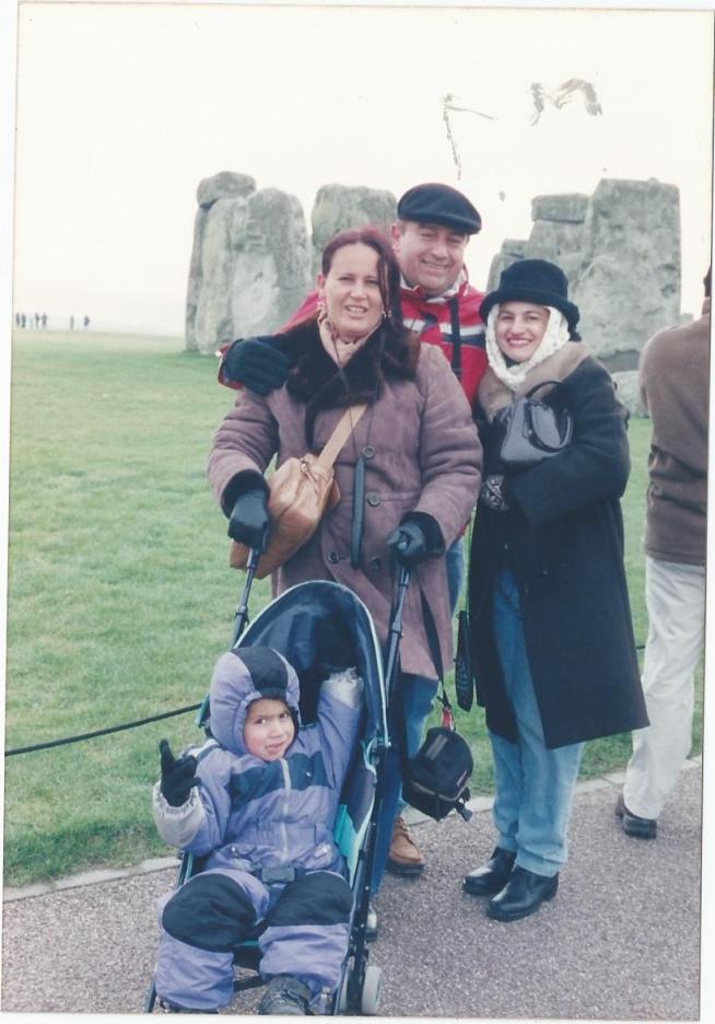 Eu, Ricardo, Maria Luiza e Éttore em Stonehenge-Inglaterra