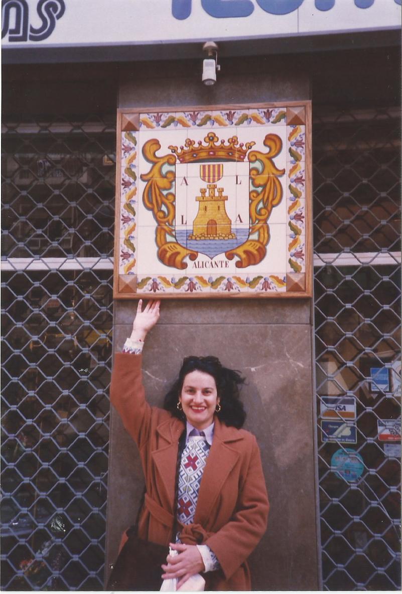 Eu mostrando a placa de Alicante0002